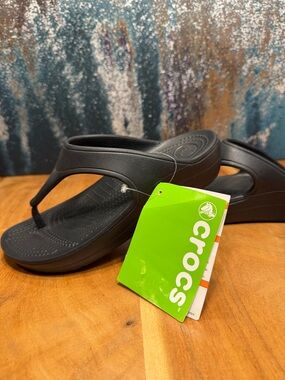 Crocs Modern Minimalist Platform Flip Flops Black Size 6 NWT
